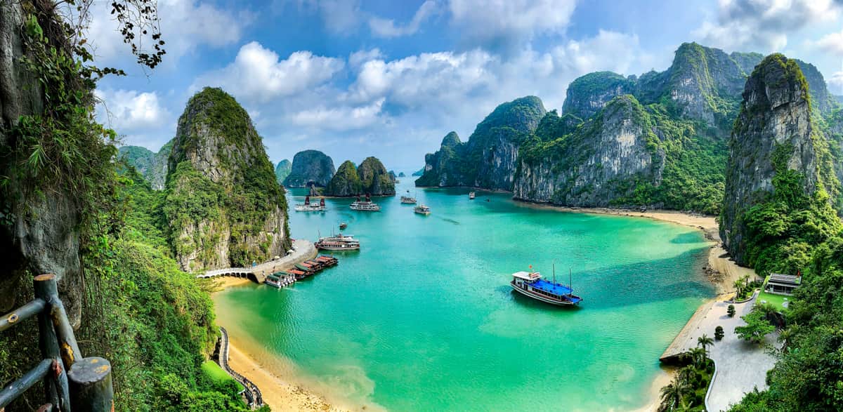 Ha Long Bay cruise, Vietnam